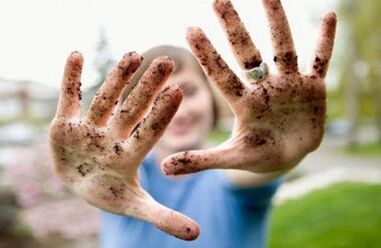 manos sucias como causa de infestación de parásitos